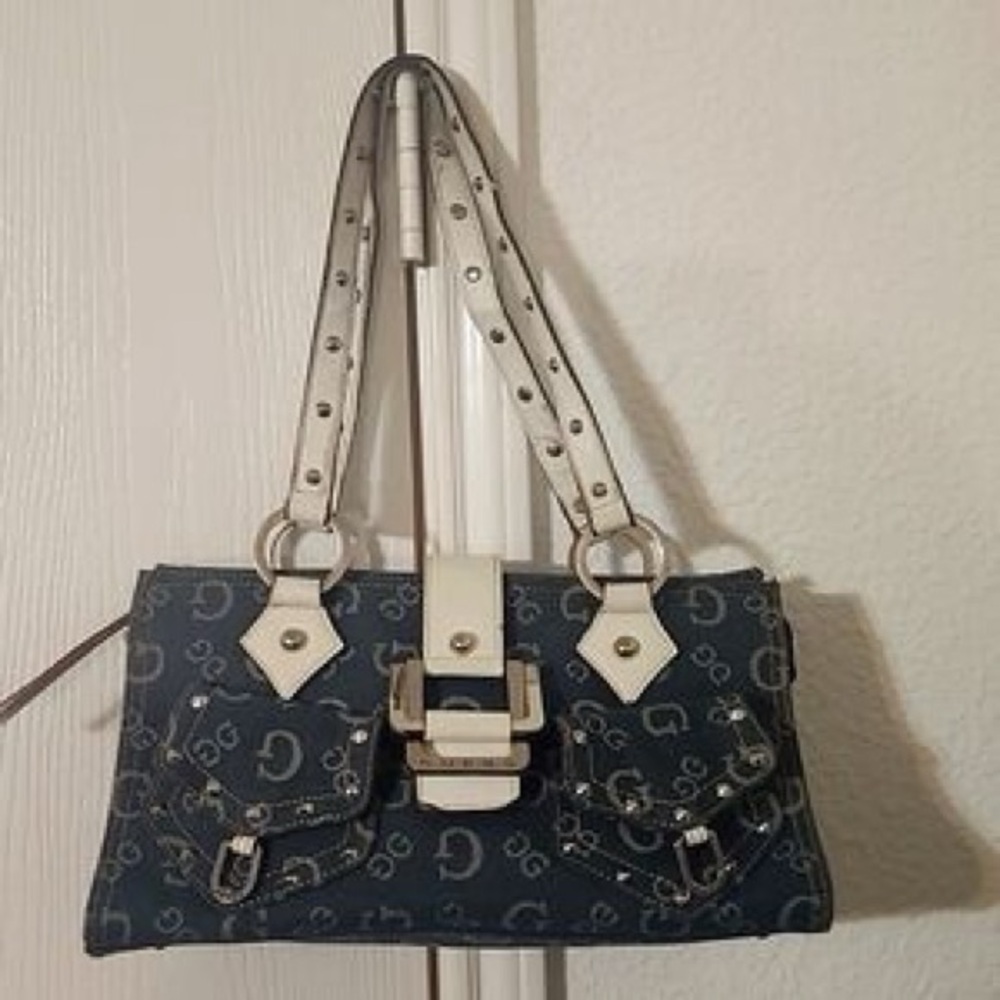 ### Vintage 90's Guess Purse - A Timeless Classic! 🌟